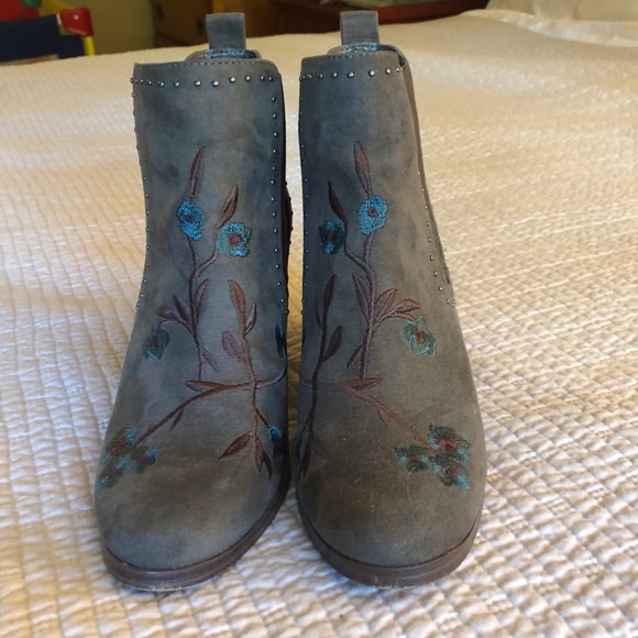 Shoes - Crown Vintage Dusty blue-gray suede bootie